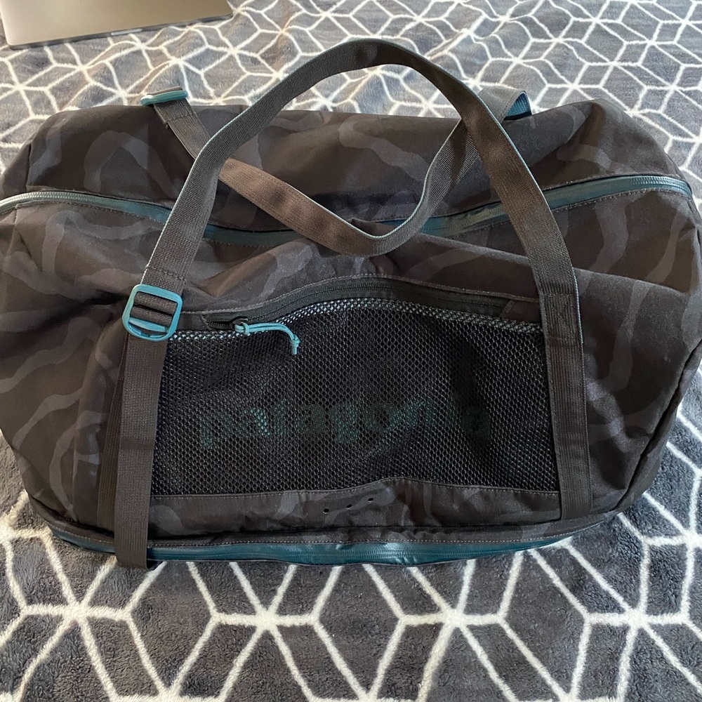 Selling my Patagonia 3 set waterproof sold together!! Great for traveling. - Picture 4 of 14